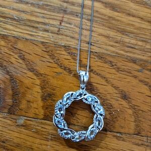 Beautiful women's silver necklace 18" adjustable chain braided diamond wreath